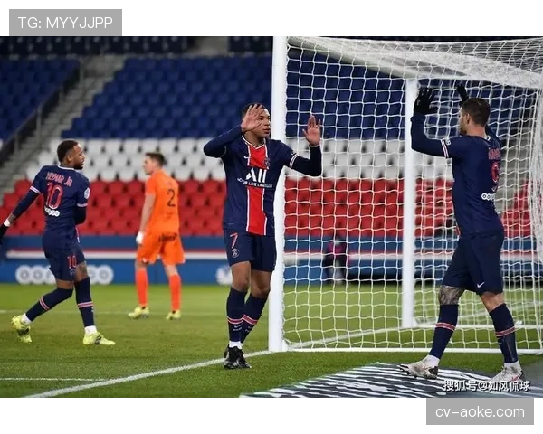 第33分钟，雷恩球员班巴因危险动作被直接红牌罚下